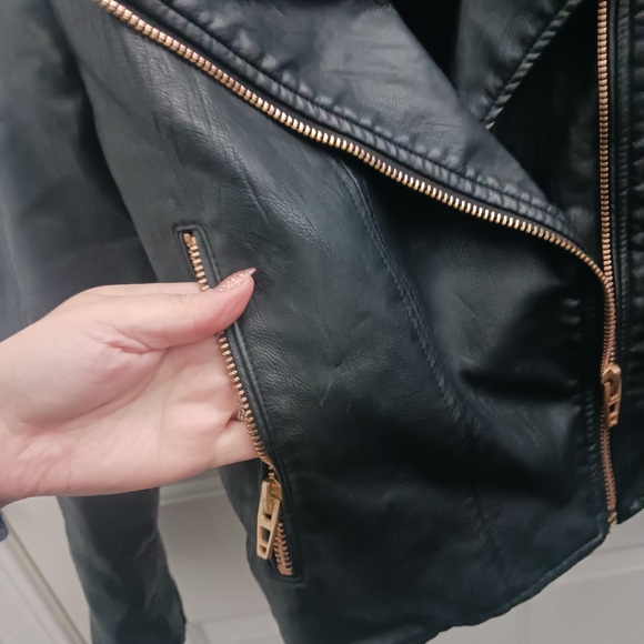 Women's Black Leather Jacket - Picture 7 of 10